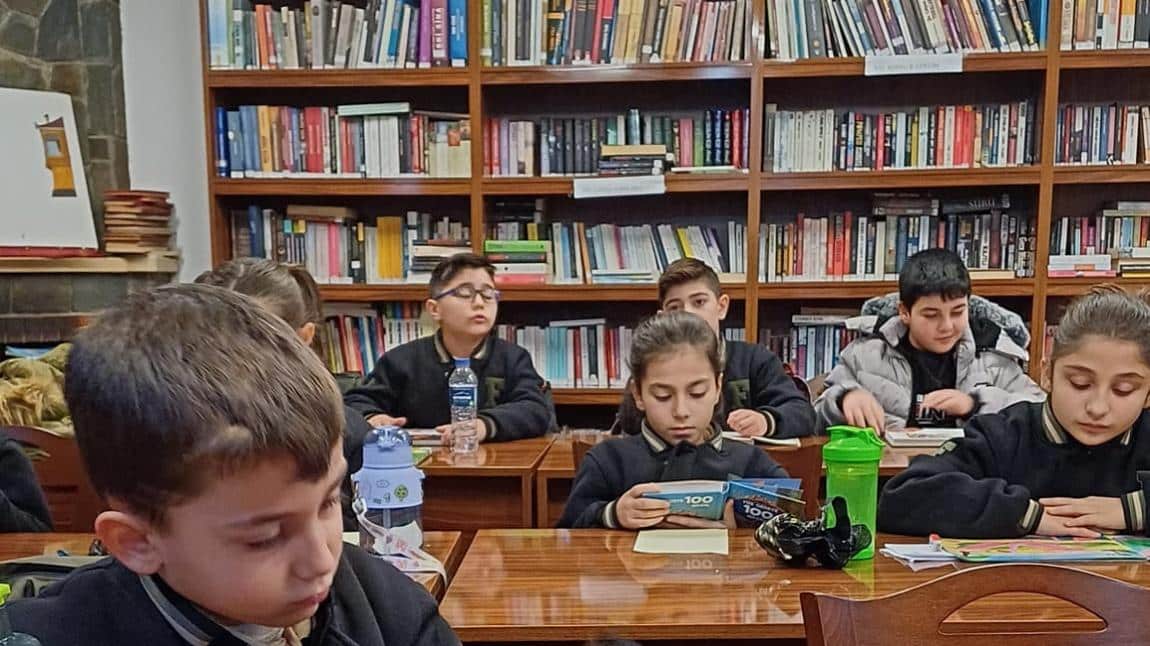 3/A Sınıfı Öğrencileri Sınıf Öğretmenleri nezaretinde Mustafa Rıza Bey kütüphanesini ziyareti